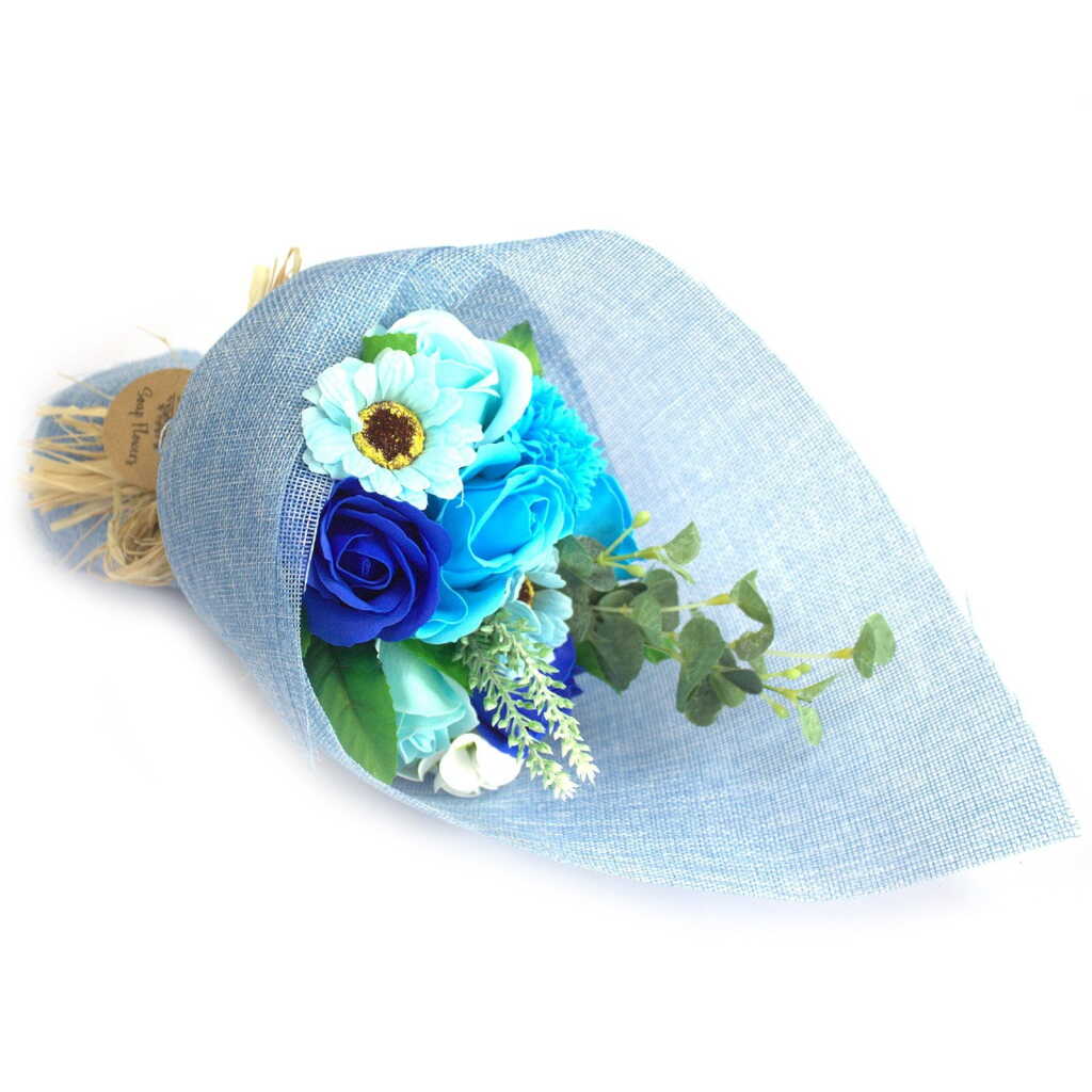 Blue bouquet on side