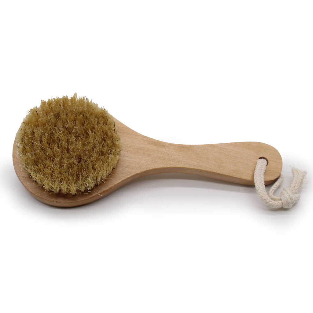 a short handle body scrub brush