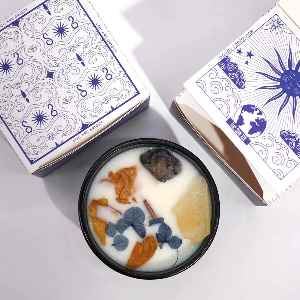 Hop Hare candle with crystals, dry flowers and blue packaging