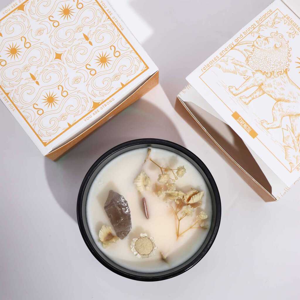 Hop Hare candle with crystals, dry flowers and yellow packaging