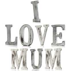I LOVE MUM spelt out in white shabby chic letters