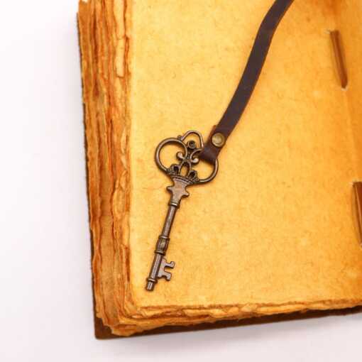 Oiled Leather Notebook with Key detail
