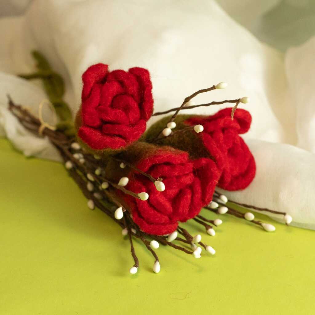 a bunch of red felt roses